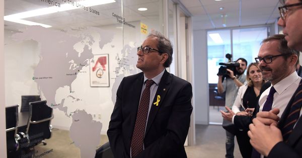 Foto: El presidente de la Generalitat de Cataluña, Quim Torra (c), visita las instalaciones de ACCIÓ, la oficina comercial del gobierno regional catalán en Washington DC. (EFE)