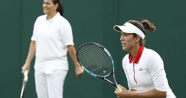 Foto: Conchita Martínez vigilando un entrenamiento en Wimbledon de Muguruza. (EFE)