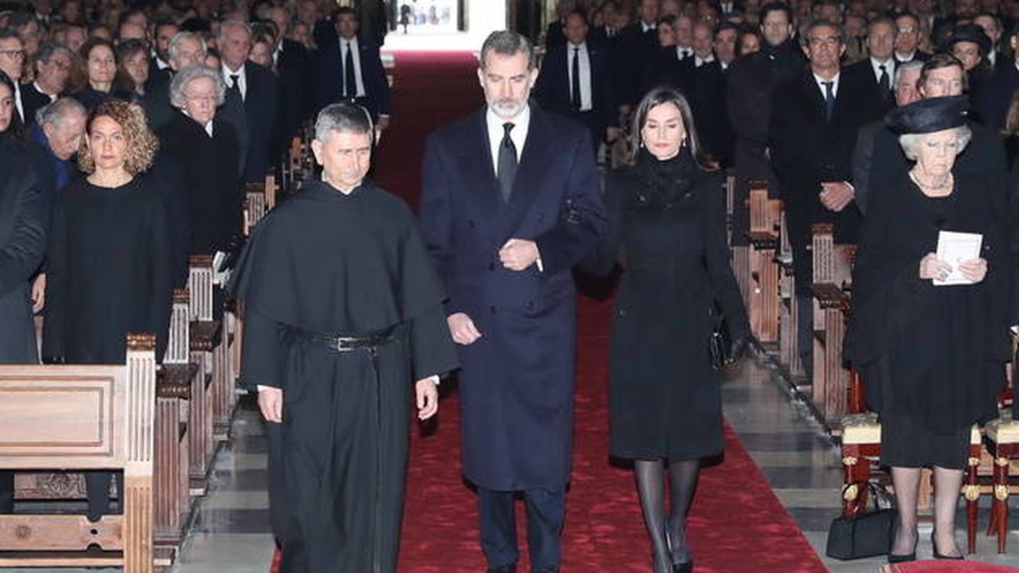 Los Reyes, en el funeral de la infanta Pilar. (Web de Casa Real)