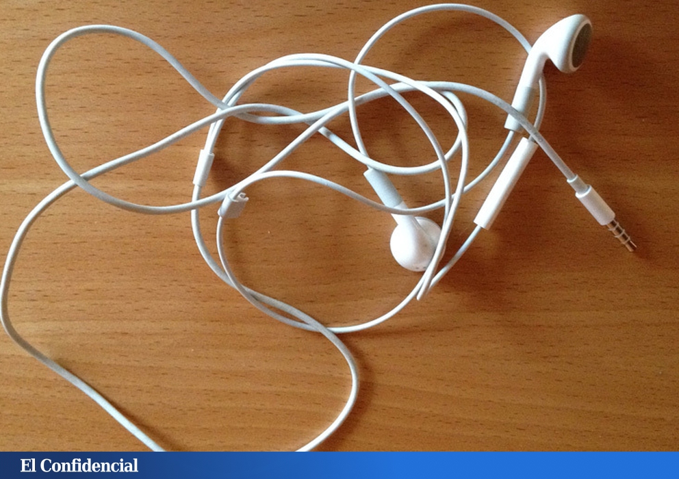 La ciencia explica por qué el cable de tus auriculares siempre se