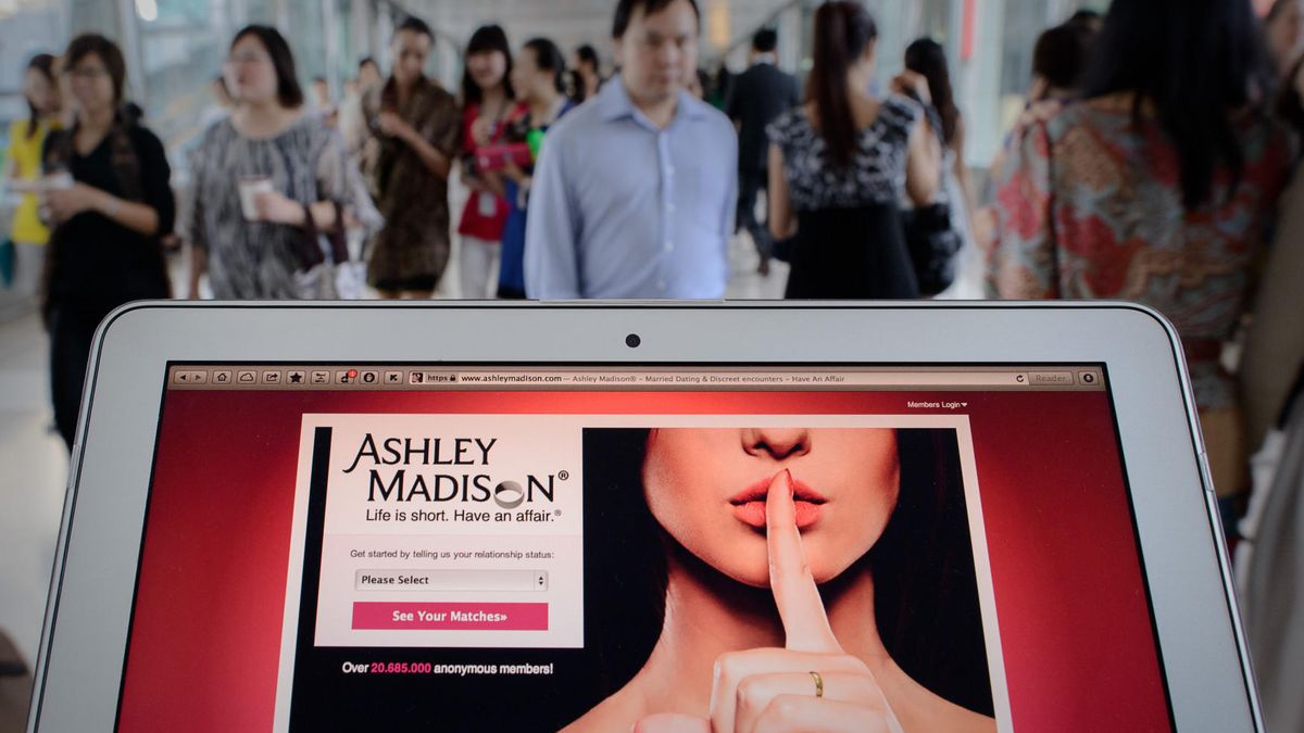'Hackean' Ashley Madison y amenazan con delatar a 37 millones de adúlteros