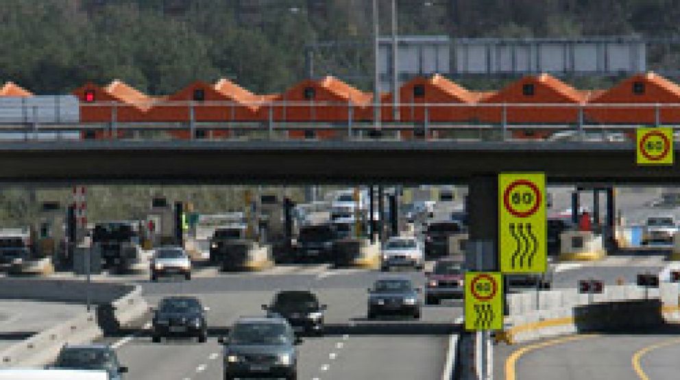 Foto: Bruselas amenaza con ejecutar los avales de bancos y cajas en autopistas españolas