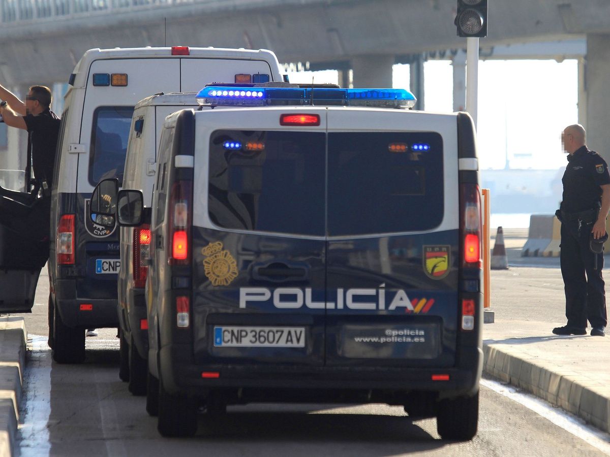 Foto: Policía Nacional en Algeciras. (EFE/A.Carrasco Ragel)