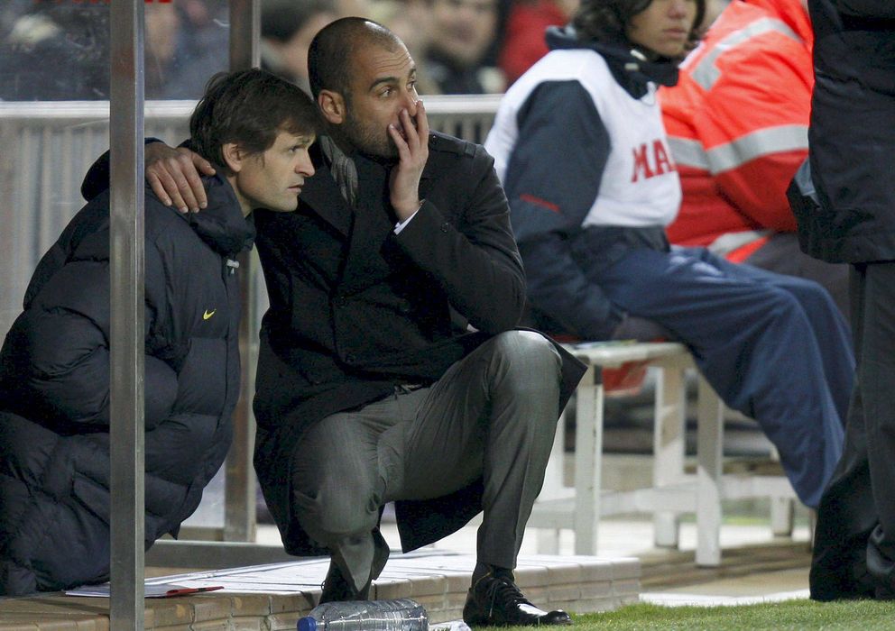 Foto: Guardiola y Tito Vilanova, durante un partido en el Vicente Calderón (EFE)