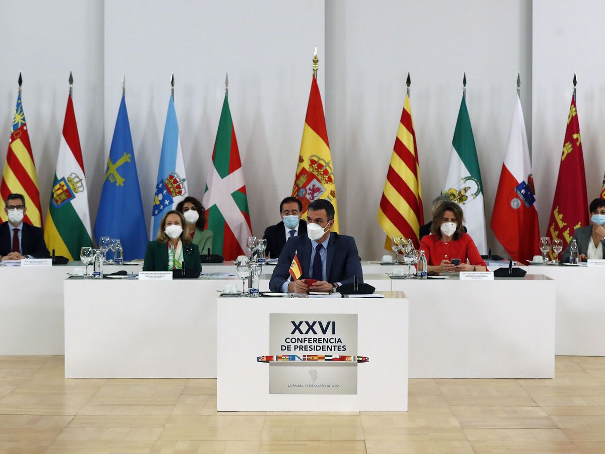 Foto: Pedro Sánchez, durante su intervención en la reunión de la XXVI Conferencia de Presidentes celebrada en La Palma. (EFE/Juan Carlos Hidalgo)