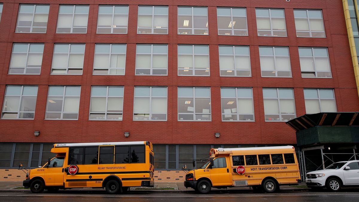 Nueva York volverá a cerrar las escuelas ante la fuerza de la segunda ola de covid-19