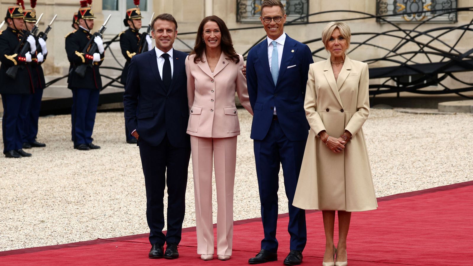 Emmanuel Macron y Brigitte Macron  (REUTERS Yara Nardi)