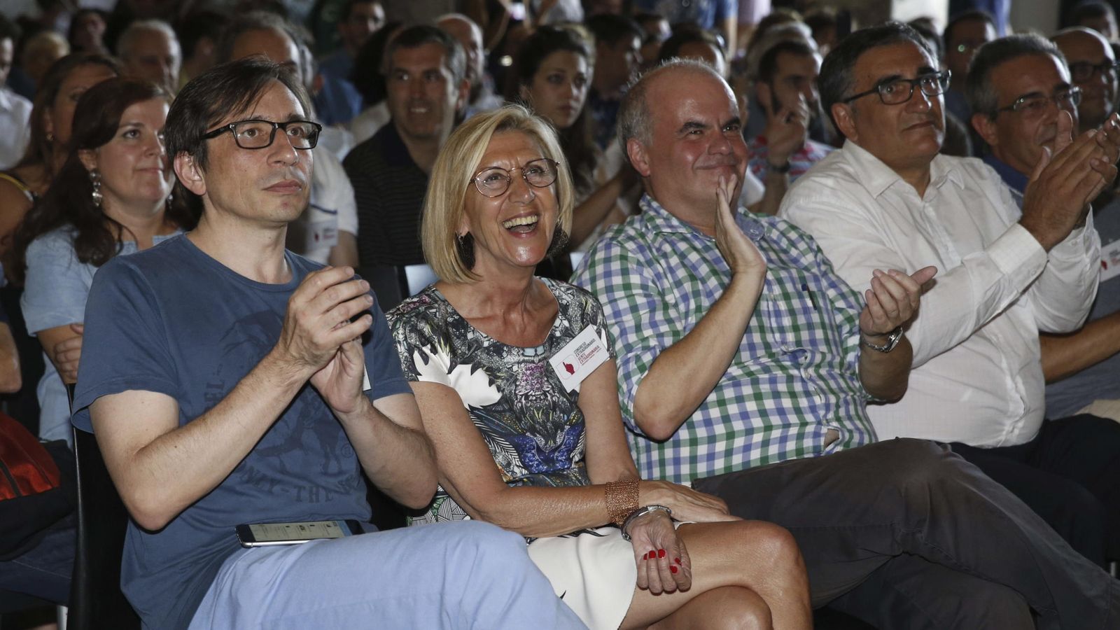 Foto: Rosa Díez celebra la victoria de Andrés Herzog. (EFE)