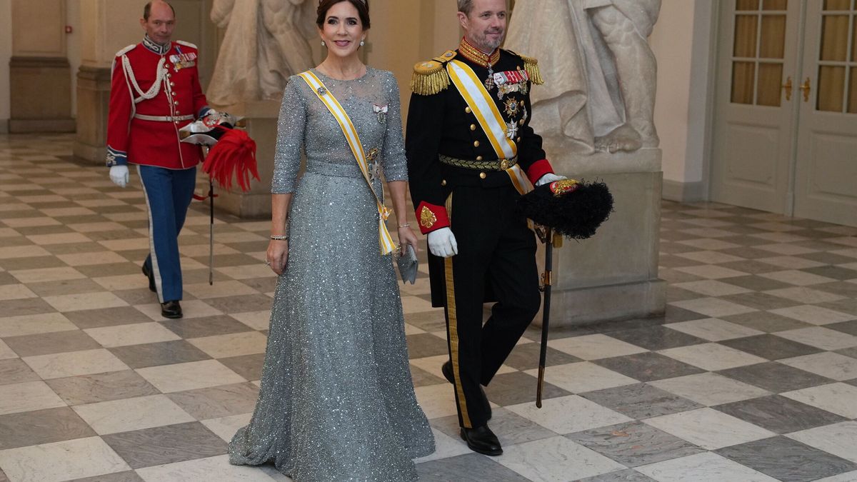 Mary de Dinamarca, lección de estilo ante Letizia: tiara comprada y uno de sus vestidos más especiales
