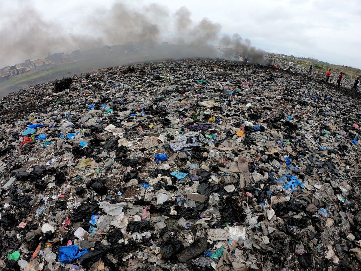 Foto: Vertedero de residuos electrónicos de Agbogbloshie. (Ghana), el mayor de toda África. (EFE)