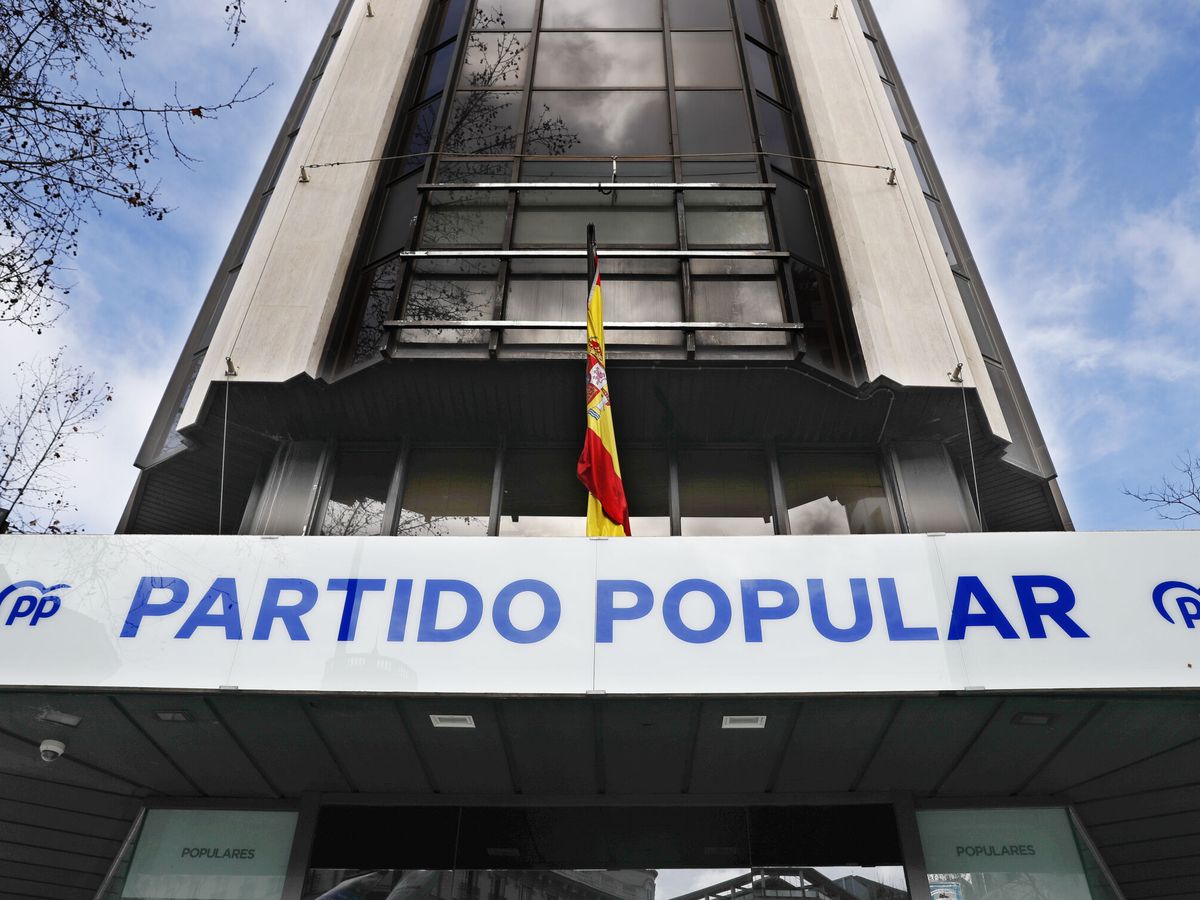 Foto: Foto de archivo de la fachada de la sede nacional del Partido Popular en Madrid. (EFE/Eduardo Oyana)