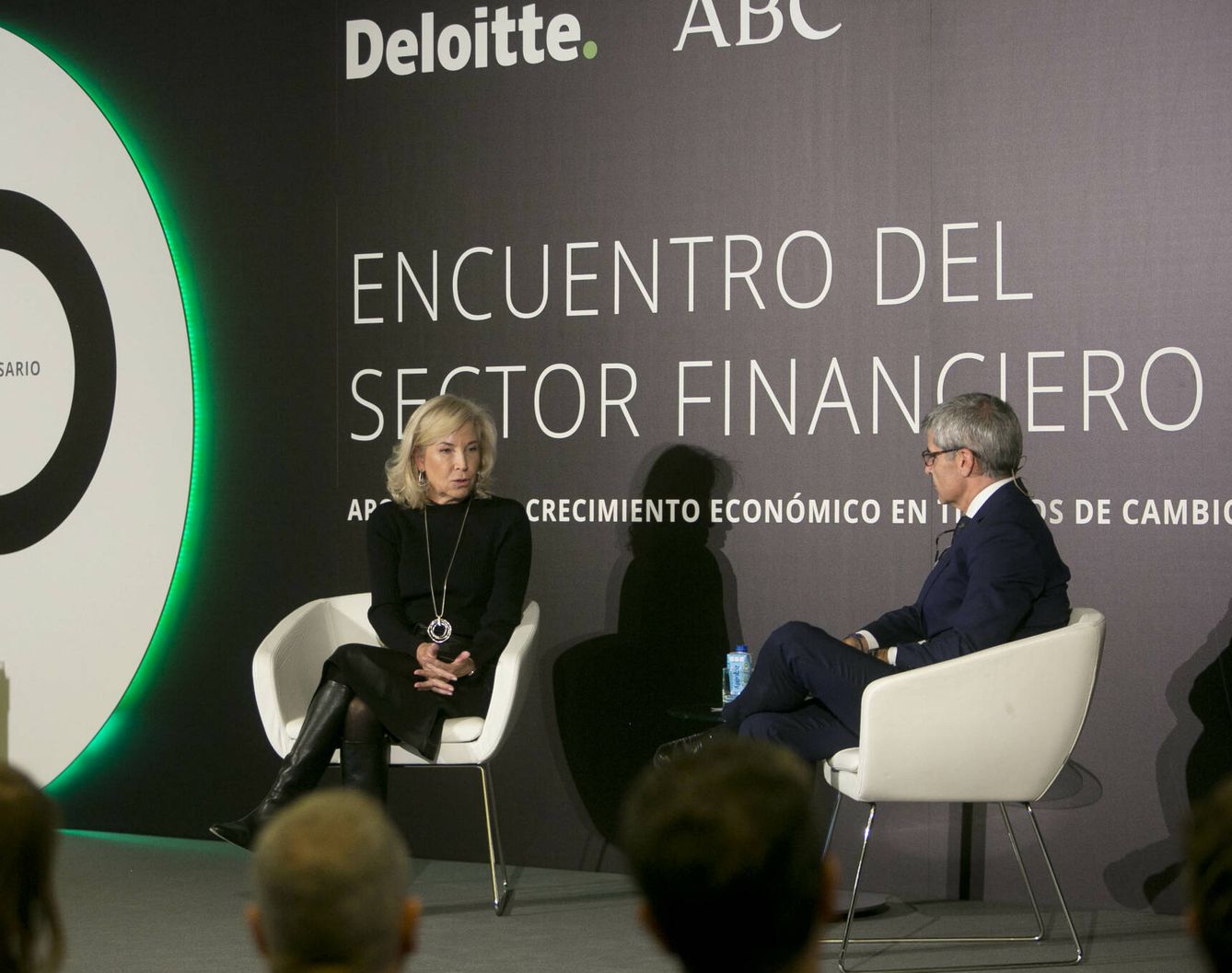 María Dolores Dancausa (i), CEO de Bankinter, en el acto de Deloitte. (Deloitte/Jorge Tores)