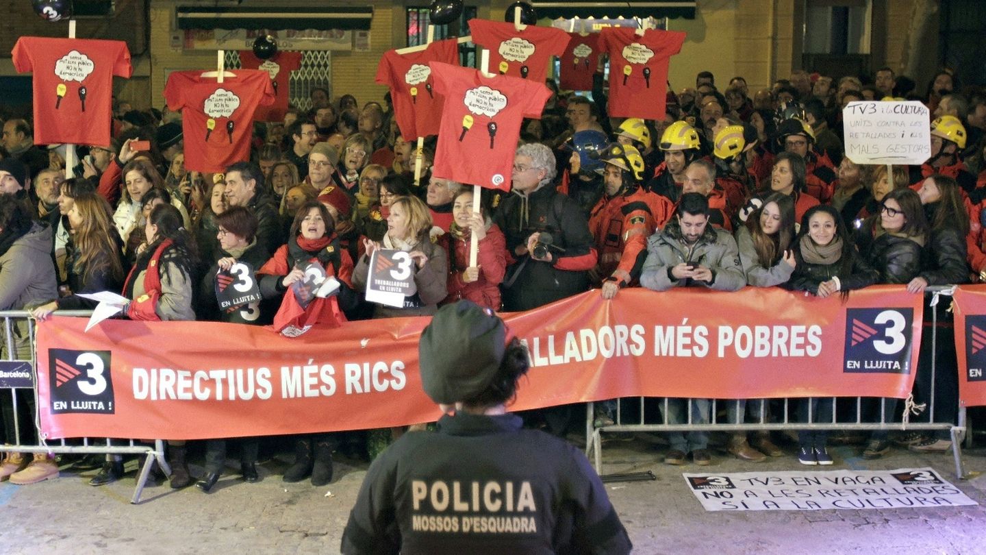 Protesta de los trabajadores de TV3. (Efe)