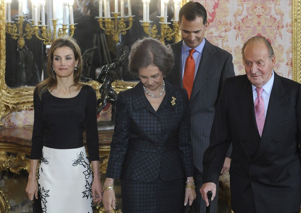 Foto: Los Reyes y los príncipes de Asturias en una recepción el pasado mes de abril. (Gtres)