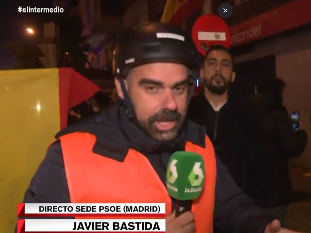 Foto: Javier Bastida en directo para 'El Intermedio' (LaSexta)