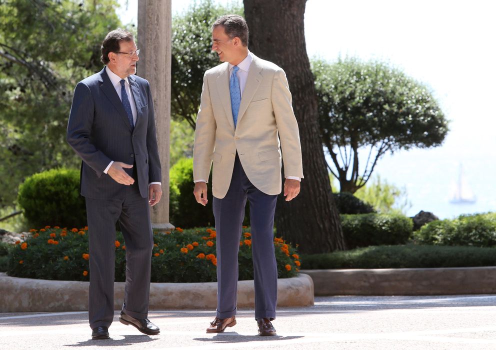 Foto: Felipe VI recibió ayer por primera vez a Mariano Rajoy en Marivent. (GTRES)