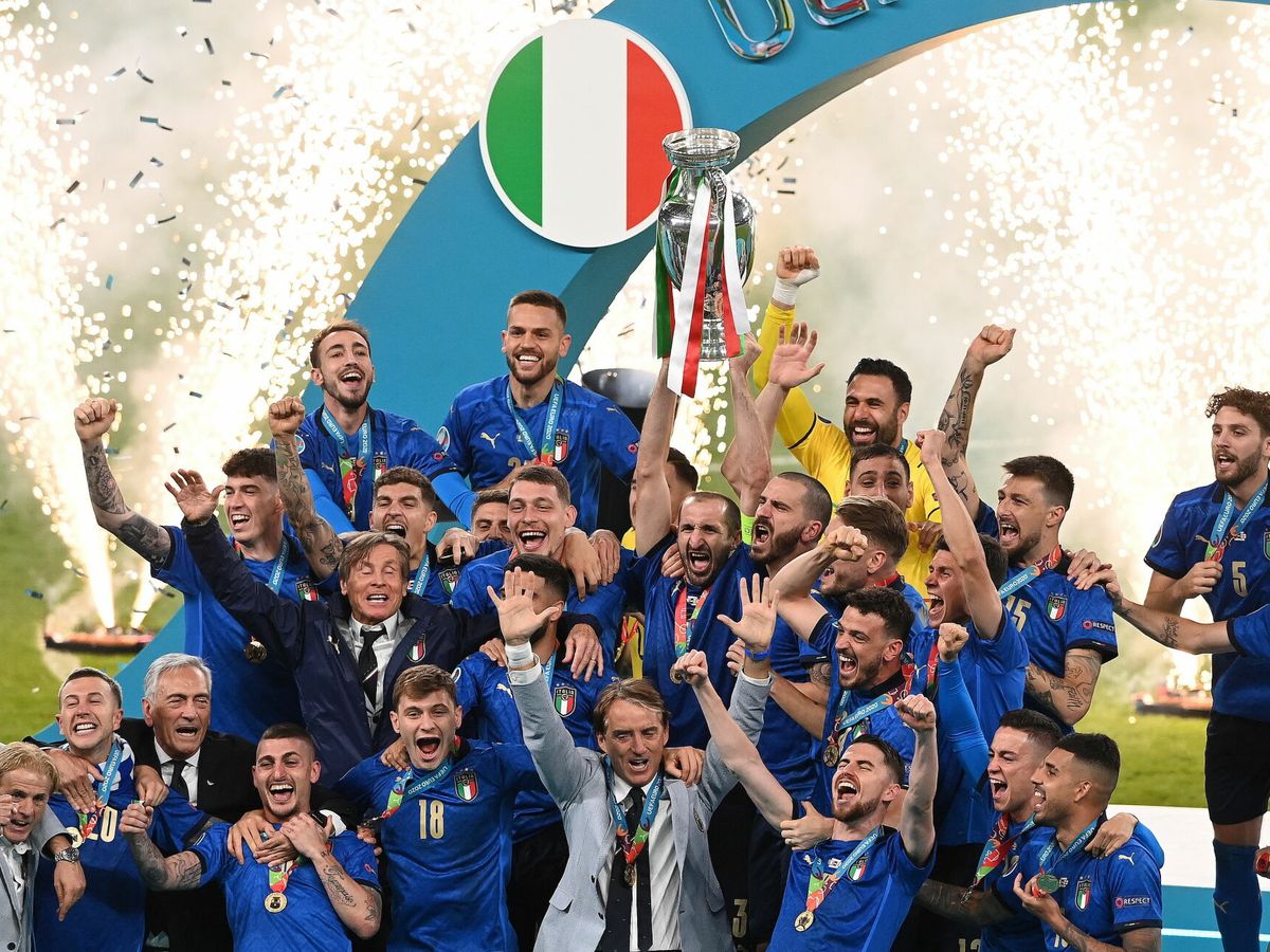 Foto: Los jugadores italianos celebran el triunfo. (EFE)