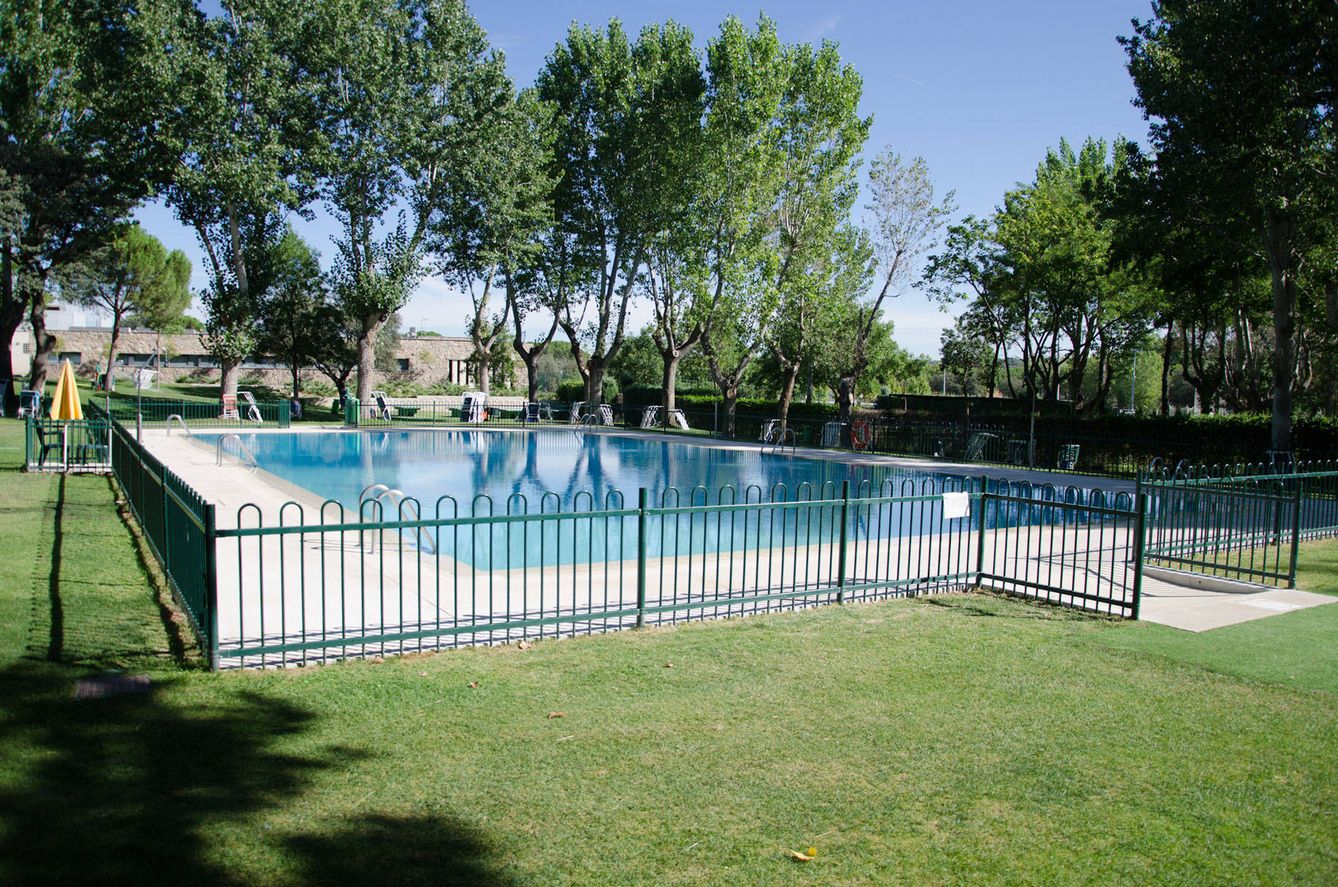 Una de las piscinas del Club de Campo.
