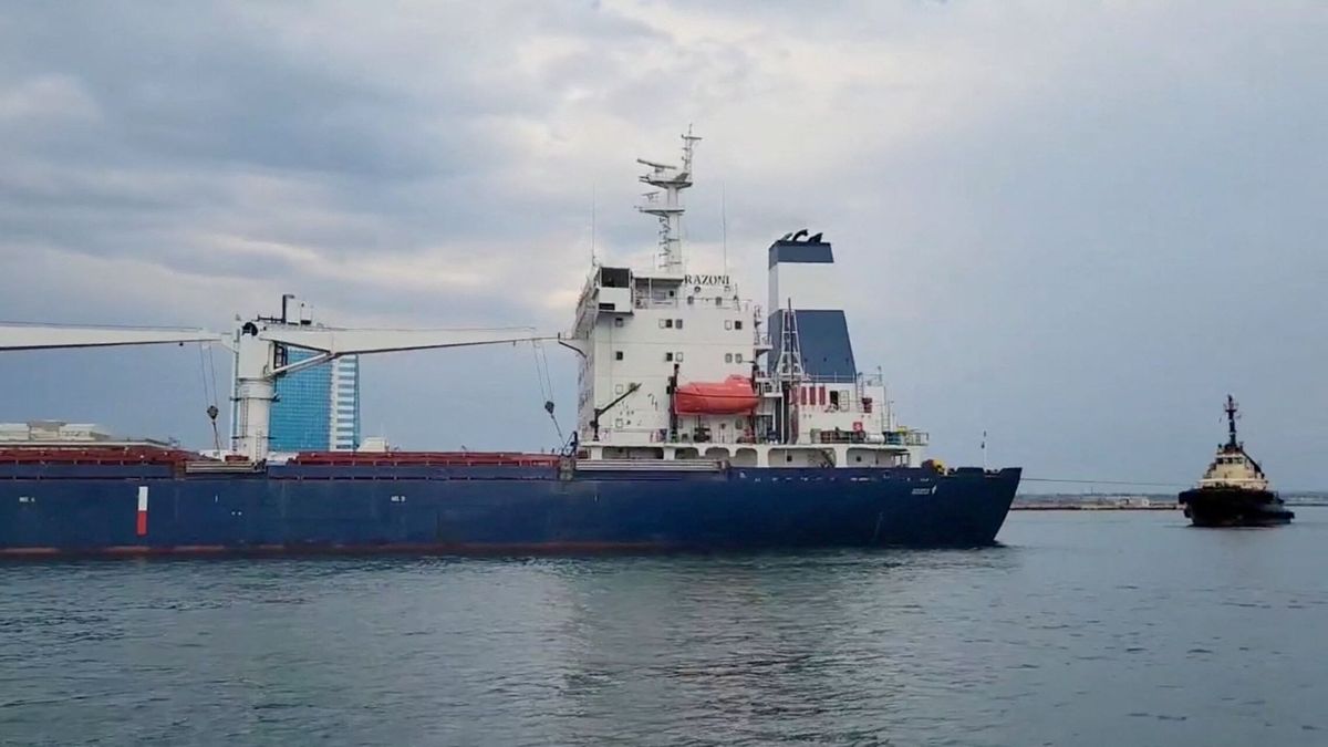 Sale del puerto de Odesa el primer barco con grano desde el inicio de la guerra en Ucrania