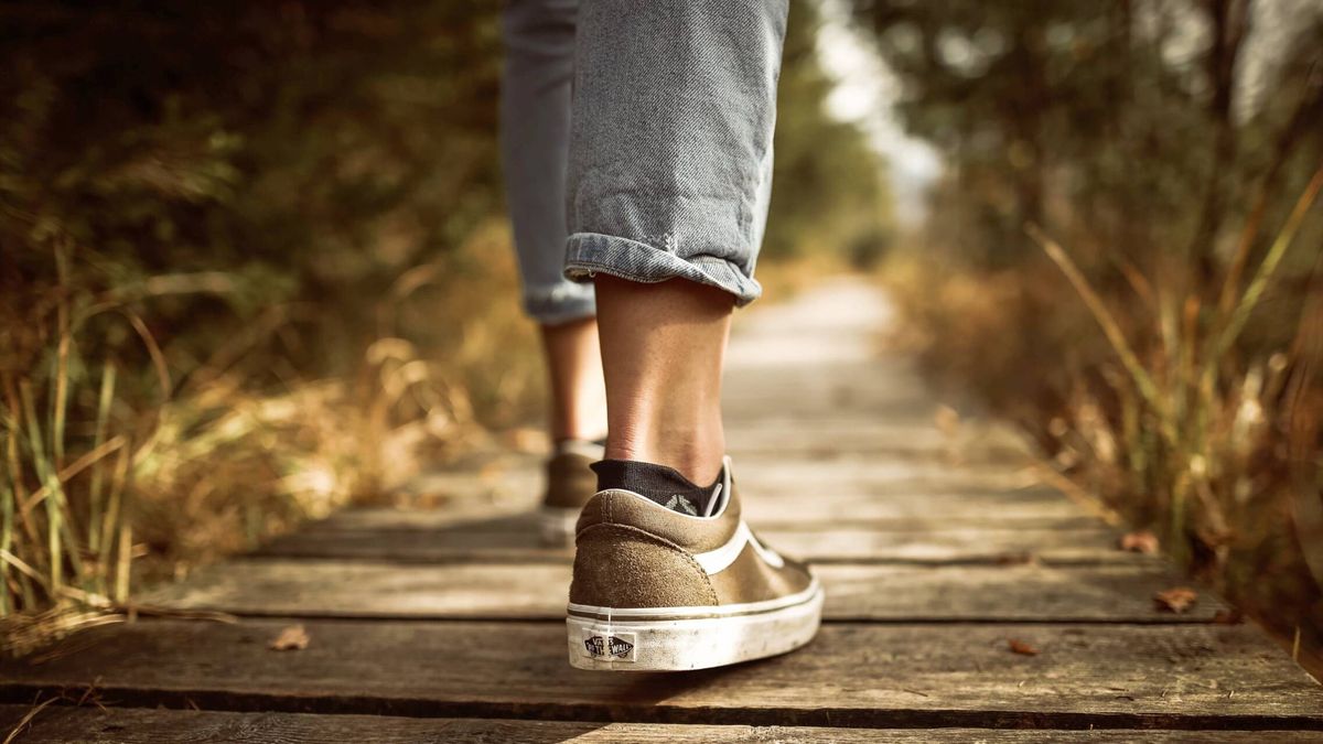 La hora perfecta para salir a caminar y notar todos los beneficios, según un estudio