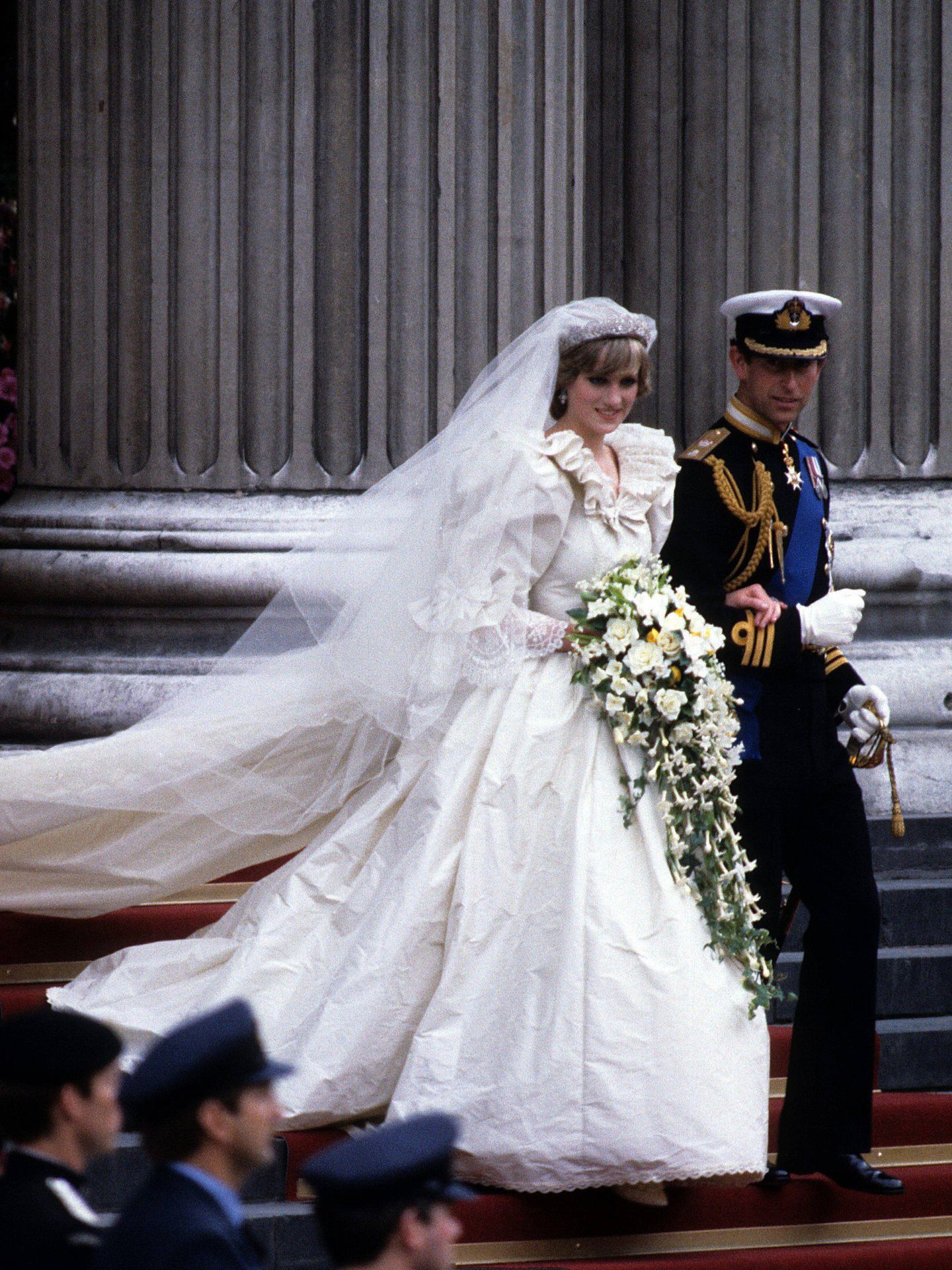 Diana de Gales y el príncipe Carlos, el día de su boda. (Cordon Press)