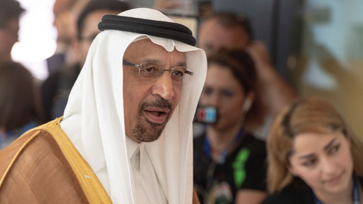 El petróleo se hunde hasta un 30% por la guerra de precios entre Arabia Saudí y Rusia
