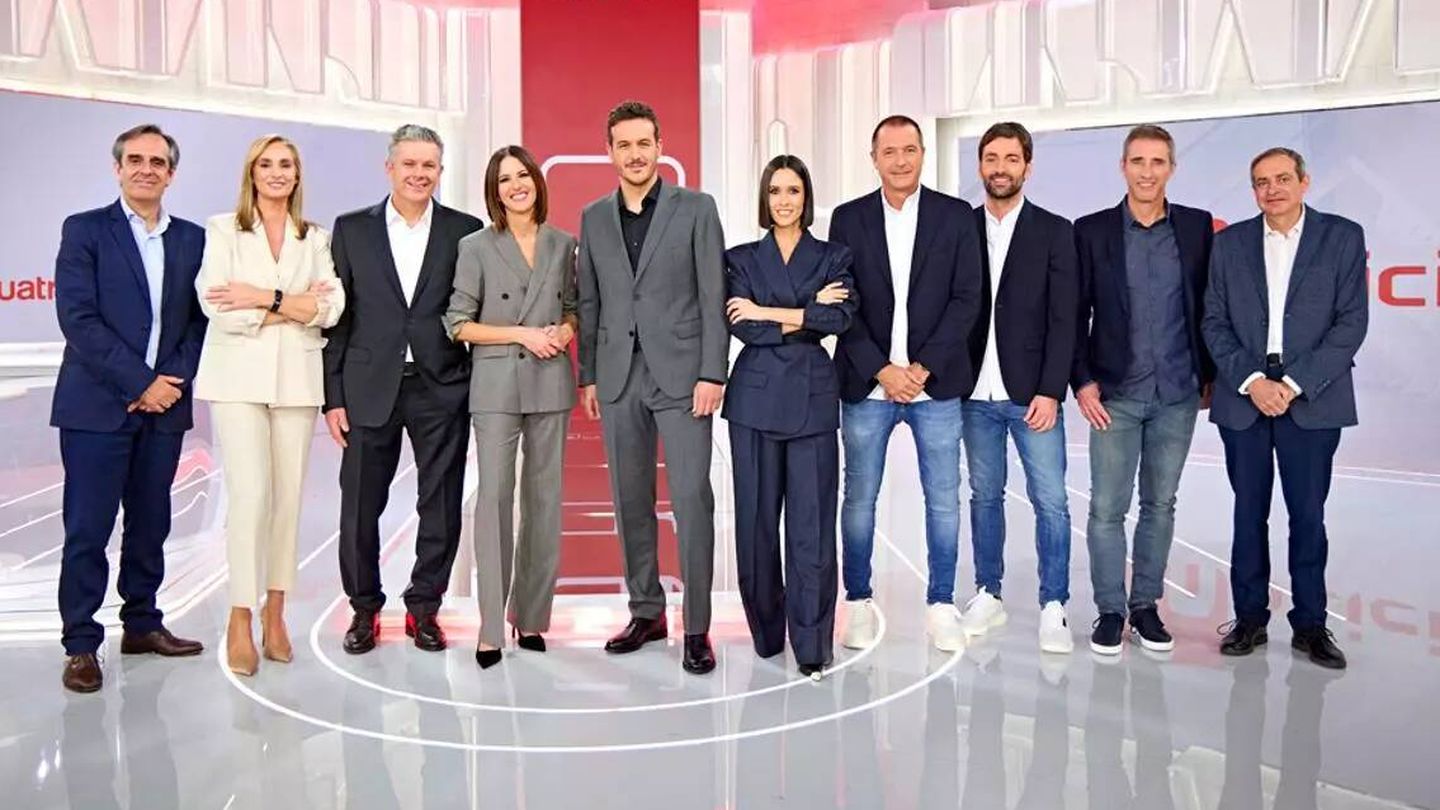 El equipo de Informativos Cuatro, encabezado por Diego Losada y Alba Lago. (Mediaset)