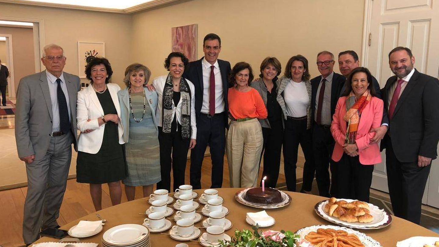 El Consejo de Ministros, con Pedro Sánchez al frente, celebra el 62º cumpleaños de la vicepresidenta, Carmen Calvo, este 7 de junio de 2019 en la Moncloa. Y también celebran el primer año del Gobierno nacido de la moción de censura. 