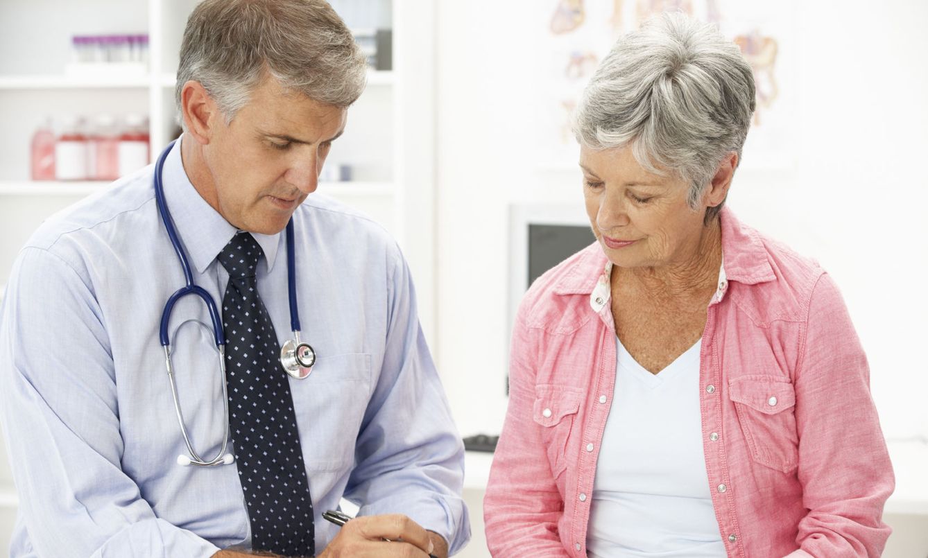 Los médicos no cuentan con un protocolo claro para tratar la menopausia. (iStock)