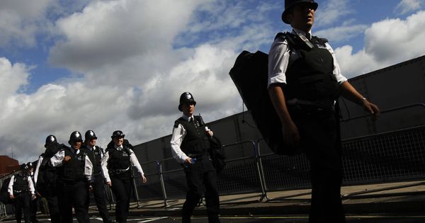 Foto: Policías desplegados en Notting Hill durante la edición de 2011 del carnaval. (Reuters/Luke MacGregor)
