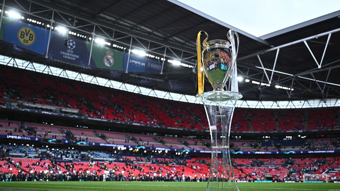 Foto: El trofeo de la Champions, en Wembley antes de la final (Tom Weller/dpa).