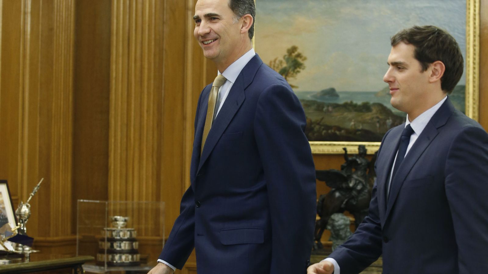 Foto: Felipe VI recibe a Albert Rivera en el Palacio de la Zarzuela. (EFE)