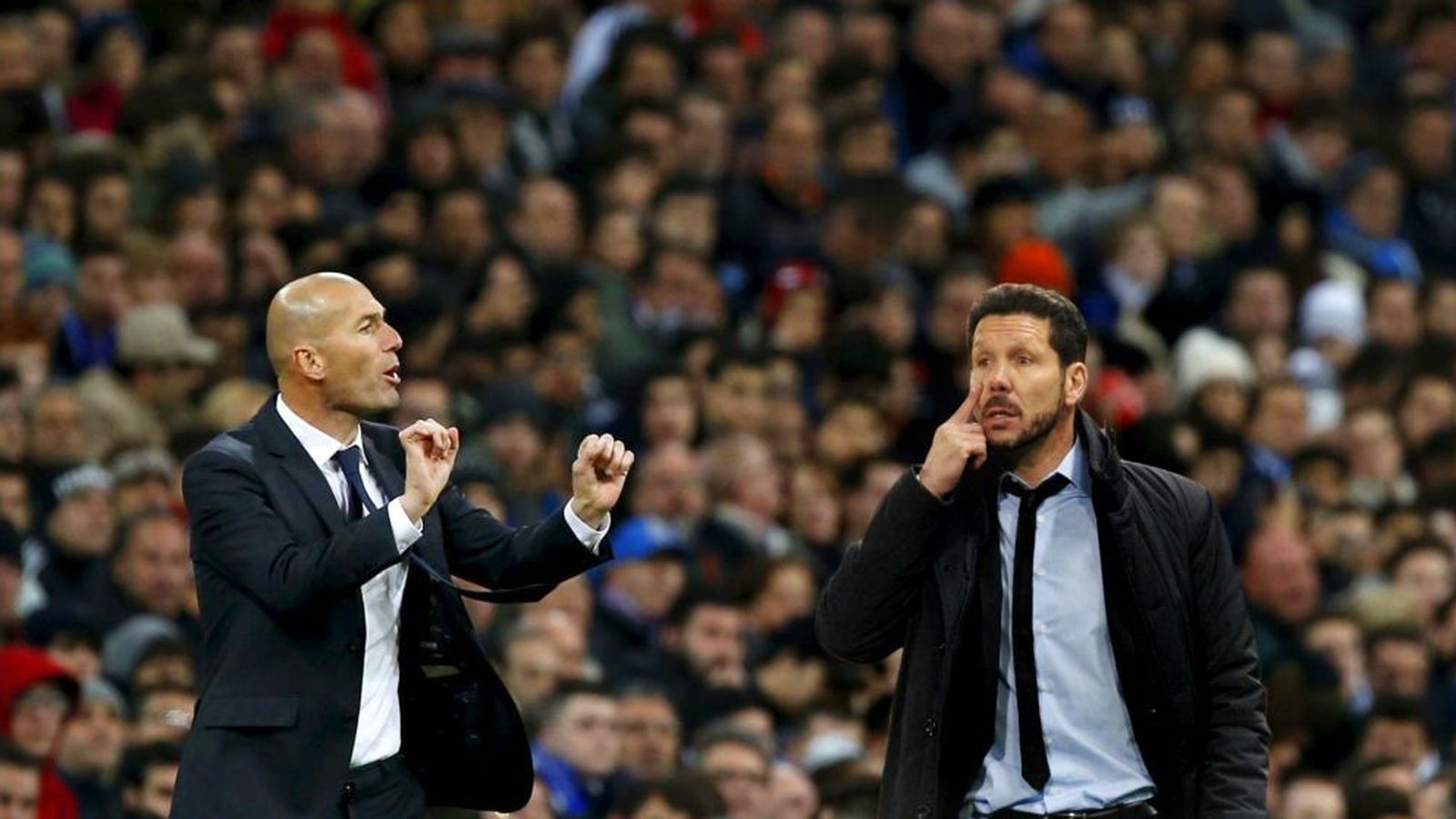 Foto: Zidane y Simeone dirigen desde la banda. (EV)