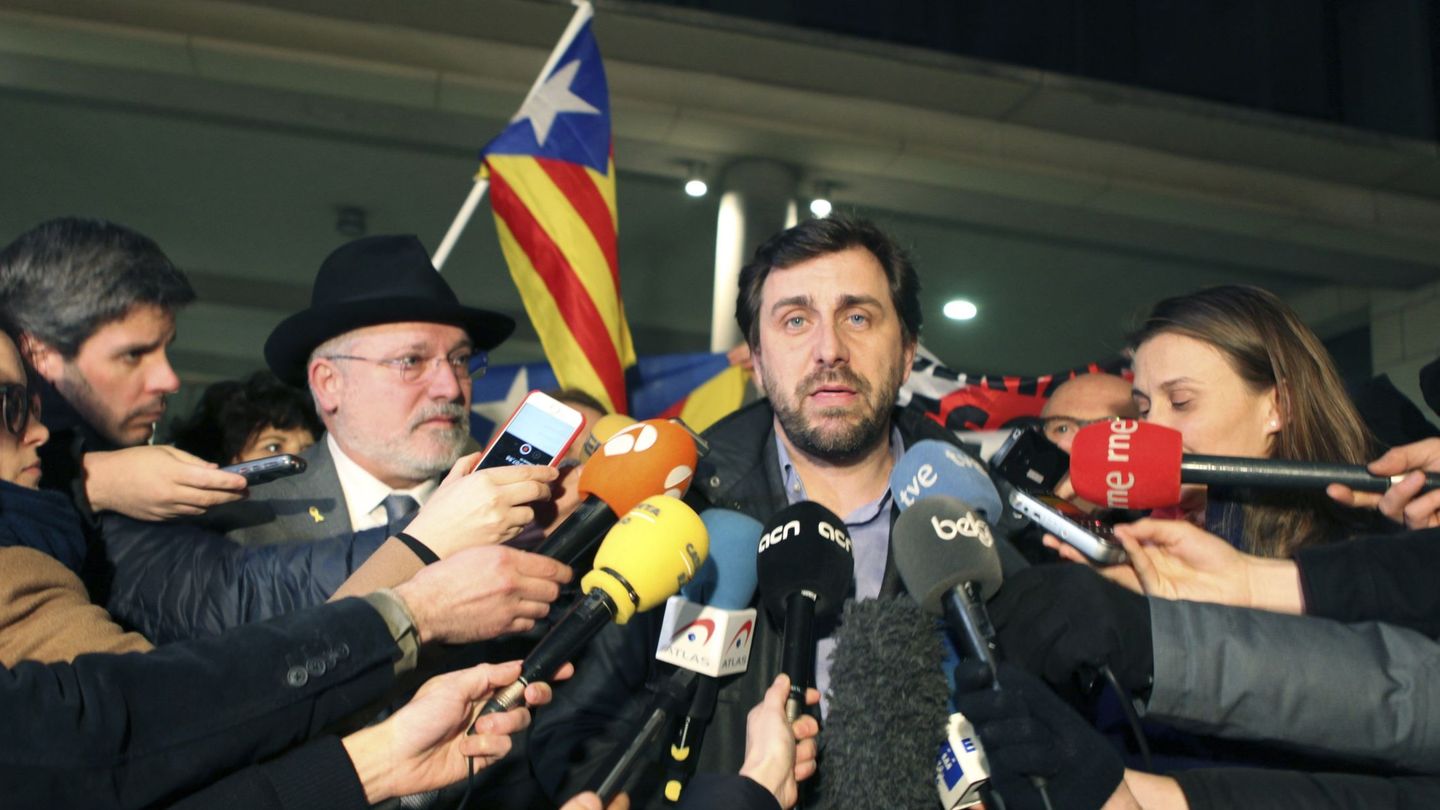 Los exconsejeros de la Generalitat de Cataluña huidos a Bélgica, Lluis Puig, Toni Comín y Meritxell Serret en una imagen de abril. (EFE) 