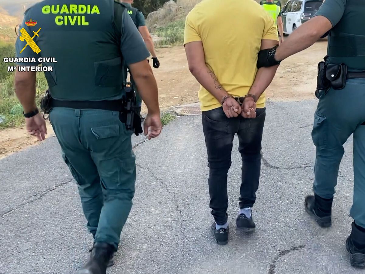 Foto: Imagen de archivo de una detención practicada por la Guardia Civil en Málaga. (Guardia Civil)