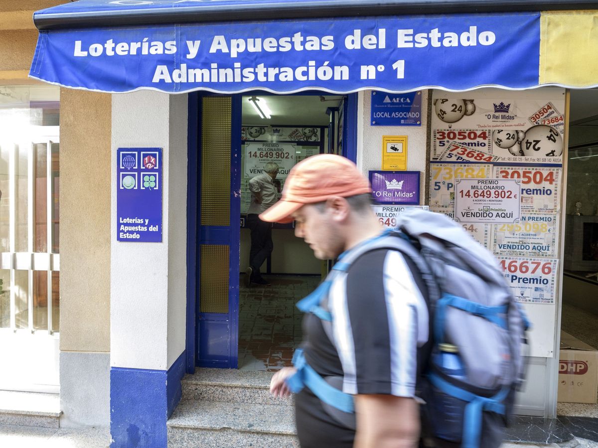Foto: Una administración de loterías en una imagen de archivo. (EFE/Eliseo Trigo)