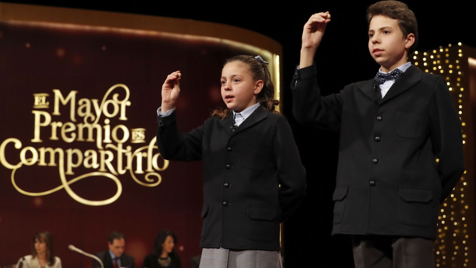 Foto: Los niños que han cantado el quinto de los quintos premios (EFE)