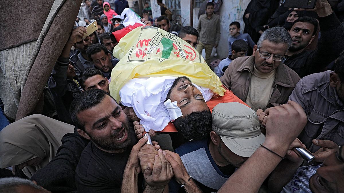 Protestas y calma tensa en Gaza un día después de la muerte de 16 palestinos