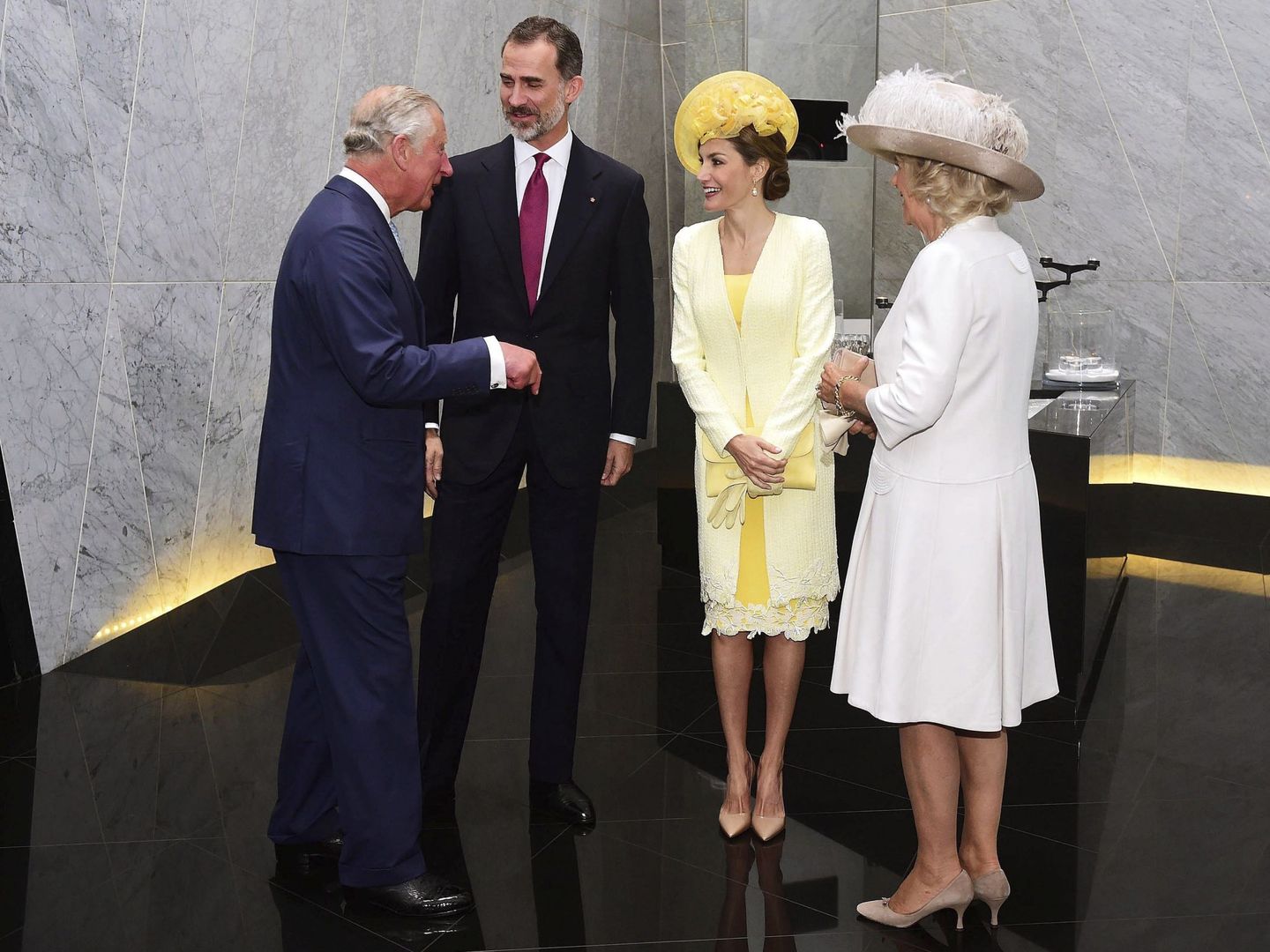 El príncipe Carlos, la duquesa de Cornualles, el rey Felipe VI y la reina Letizia, en julio de 2017. (EFE)