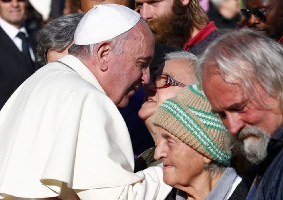 Foto: El Papa Francisco abrirá unas duchas y una peluquería para los "sintecho" (REUTERS)