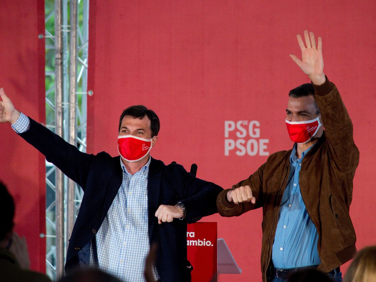 Foto: Pedro Sánchez y el candidato del PSdeG a la Xunta, Gonzalo Caballero, este 27 de junio en Ourense. (EFE)