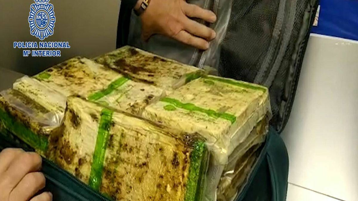 Tres detenidos en Barajas por llevar 100 kilos de cocaína en el equipaje de mano 