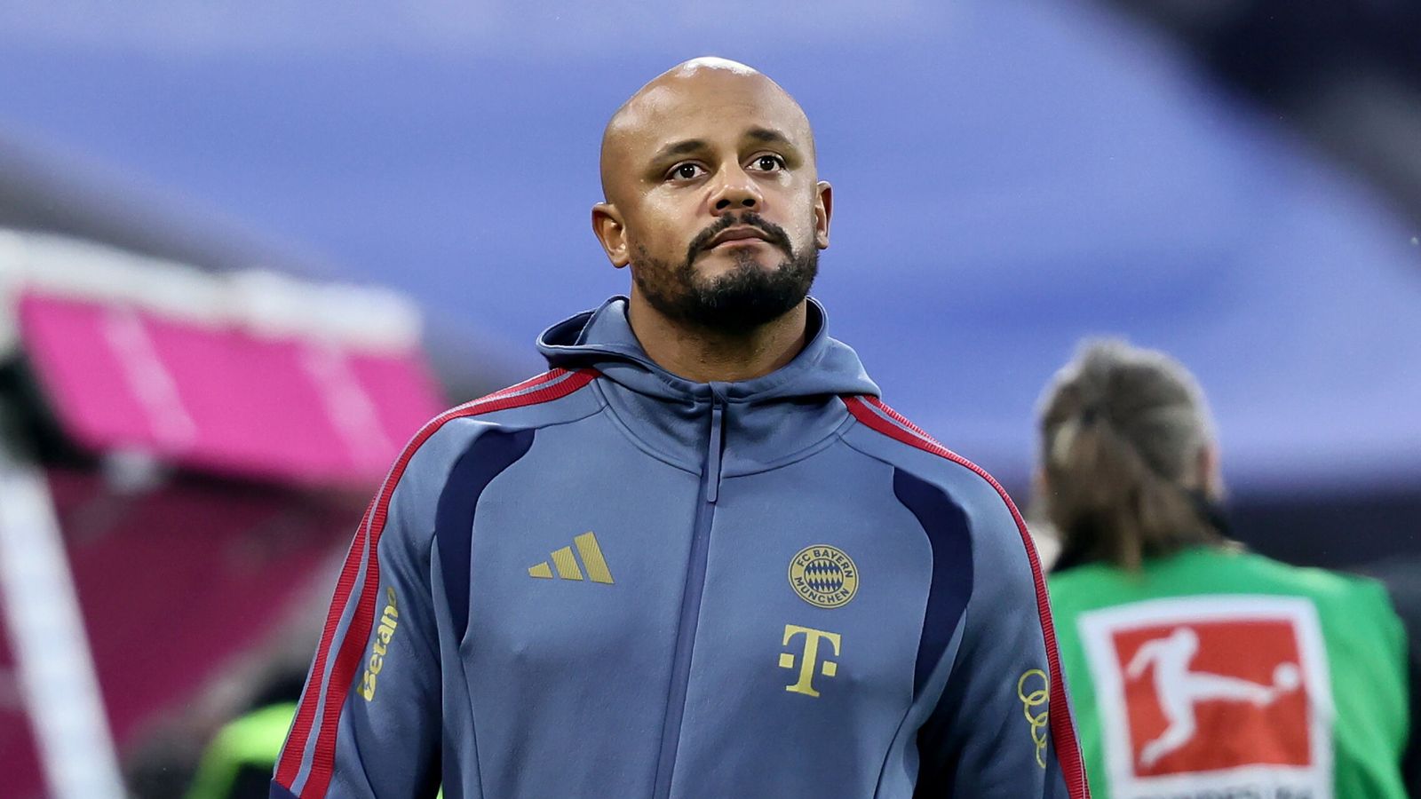 El entrenador del Bayern, Vincent Kompany, se desploma en el entrenamiento y es trasladado al hospital