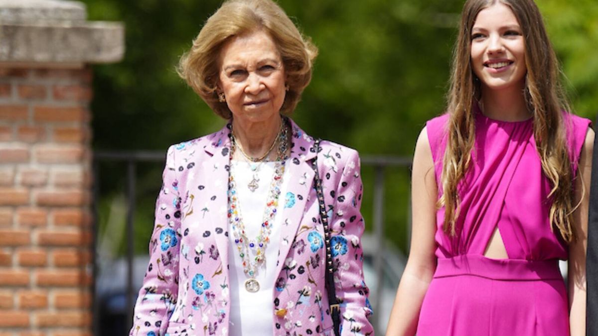 La reina Sofía apuesta por el reciclaje con esta original chaqueta para la confirmación de la infanta Sofía