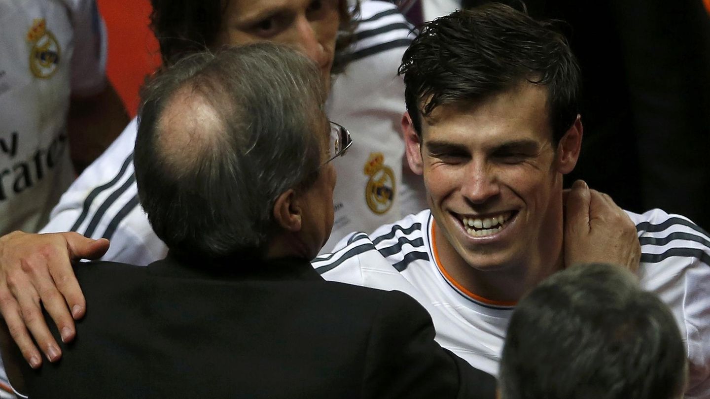 Florentino Pérez, saludando a Bale.