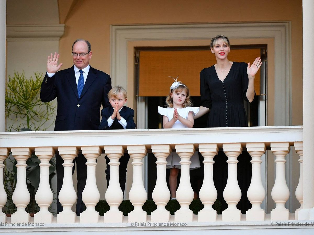 Foto: Alberto y Charlène, con sus hijos. (Eric Mathon / Palais Princier)