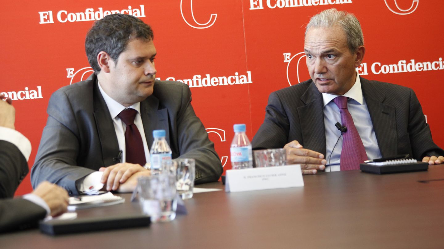 Francisco J. Astiz, socio de PwC, y Luis Rodríguez, presidente del Banco de Crédito Social Cooperativo. (Enrique Villarino)