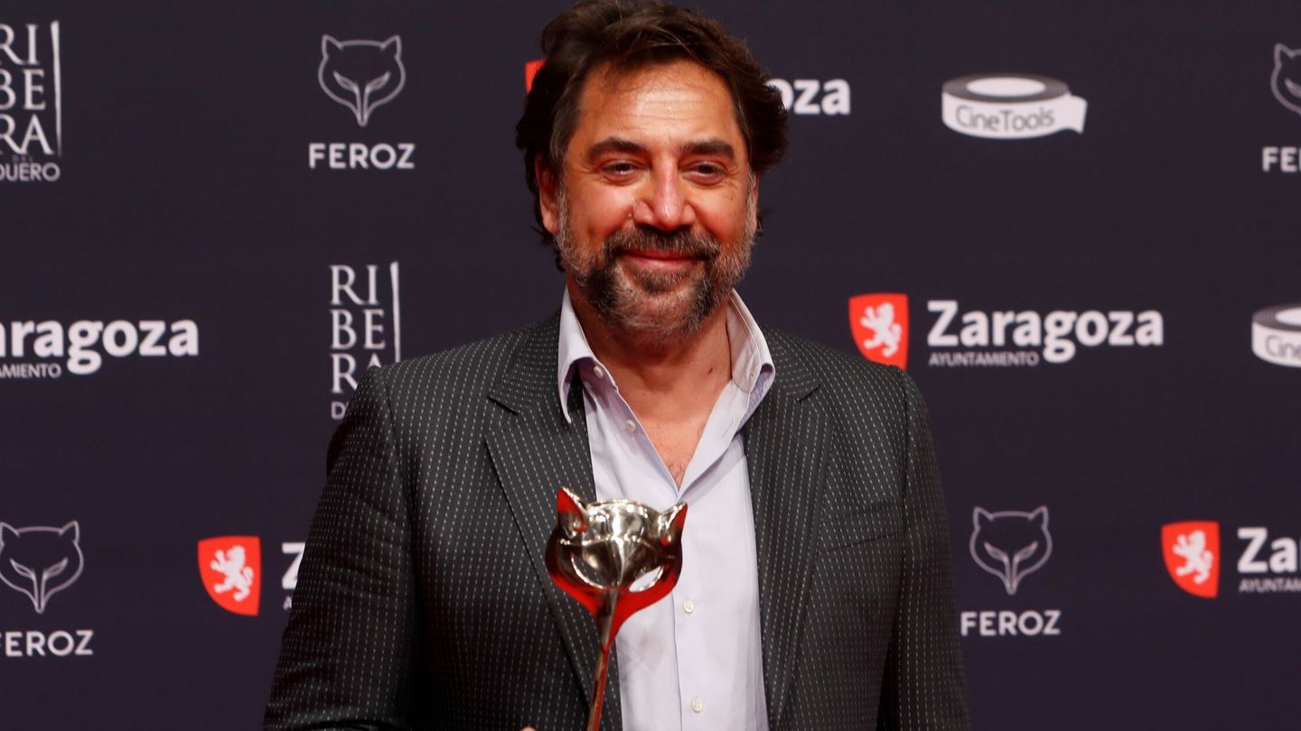 Javier Bardem, recibiendo el premio a mejor actor protagonista por su papel en 'El buen patrón' durante la gala de los Premios Feroz 2022. (EFE/Javier Belver)