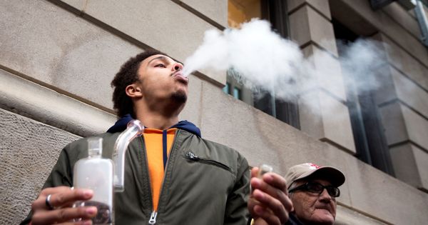 Foto: Michigan legaliza el uso de la marihuana (Reuters/Christinne Muschi)