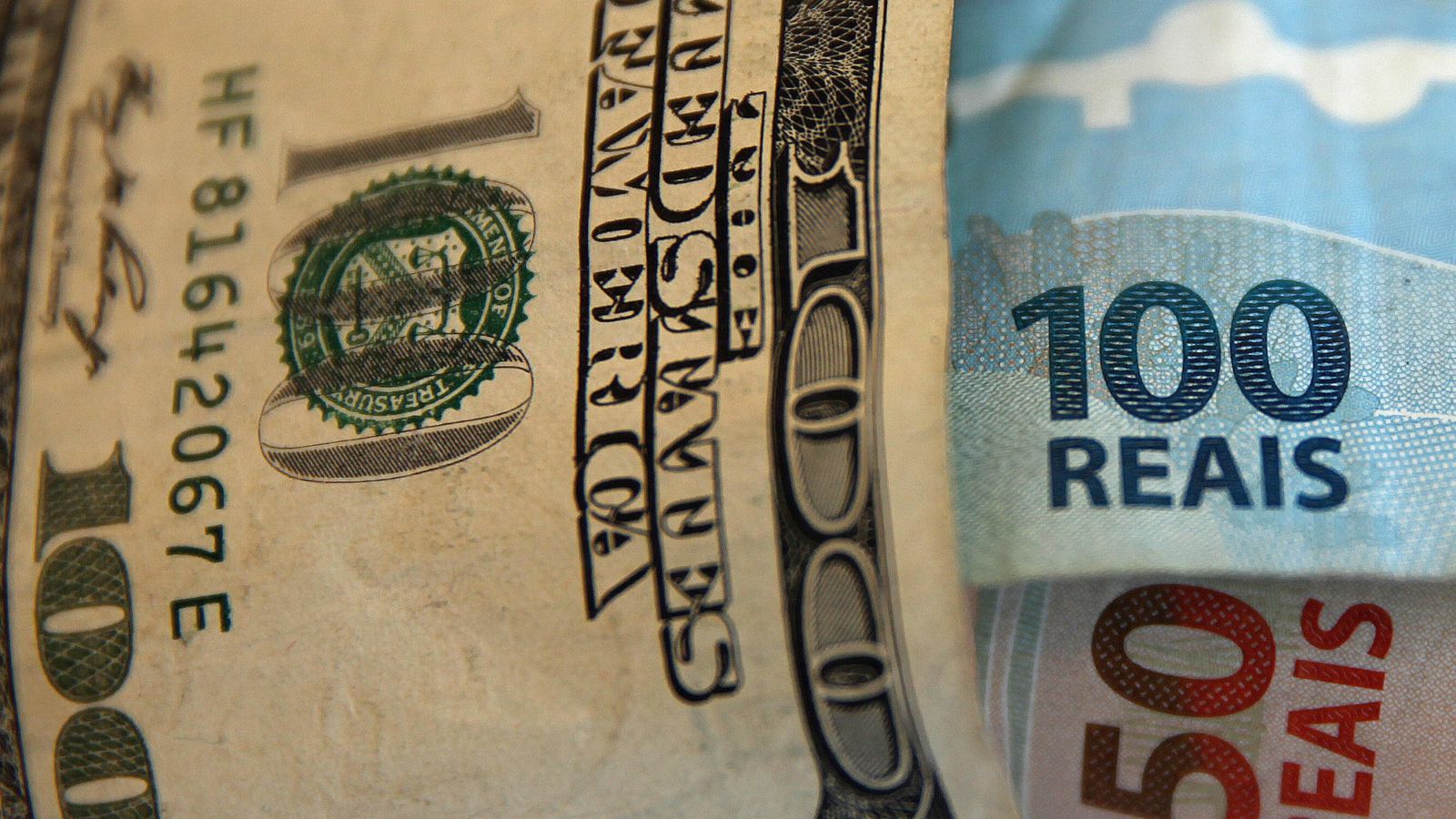 Foto: Real brasileño frente al dólar